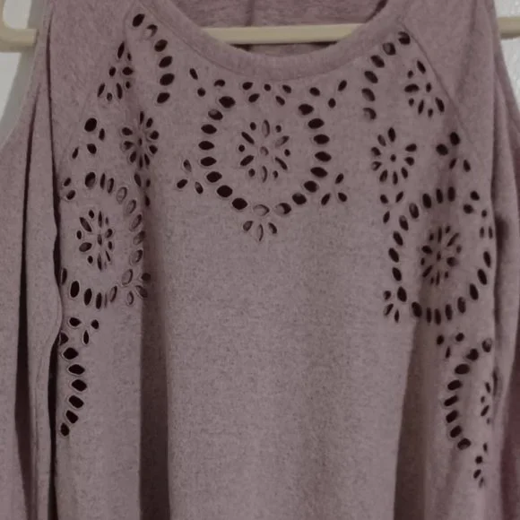 Women's medium cold shoulder sweater purple mauve floral stitching design soft - Picture 2 of 4